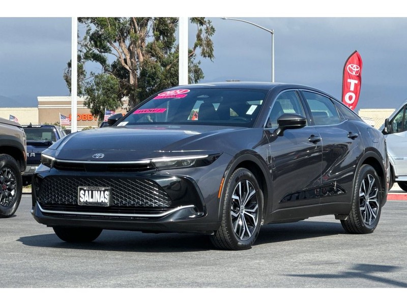 Toyota Crown Vehicle Full-screen Gallery Image 08