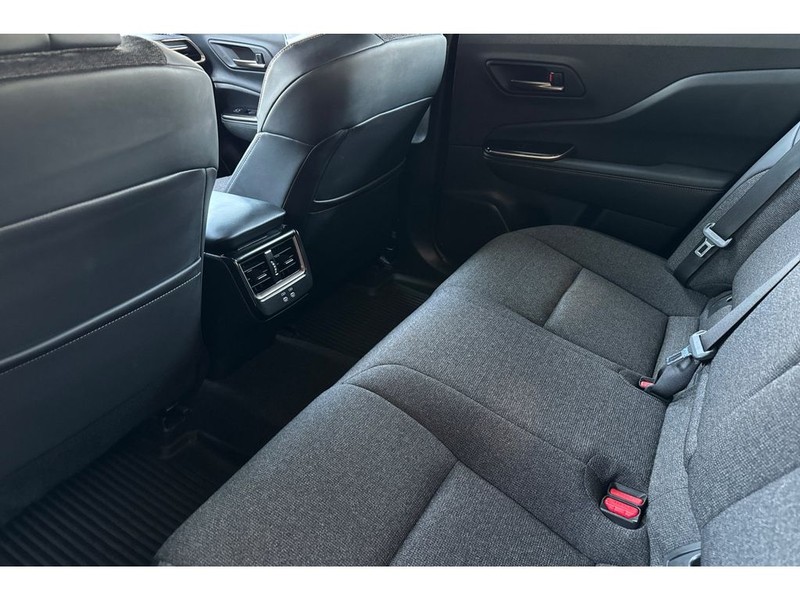 Toyota Crown Vehicle Full-screen Gallery Image 13