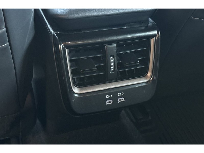 Toyota Crown Vehicle Full-screen Gallery Image 14