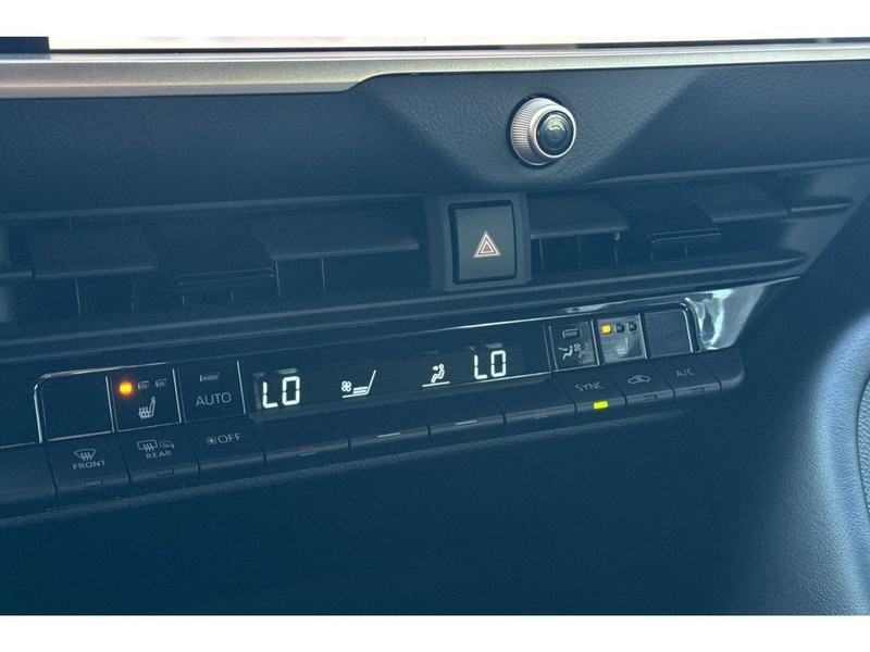 Toyota Crown Vehicle Full-screen Gallery Image 20