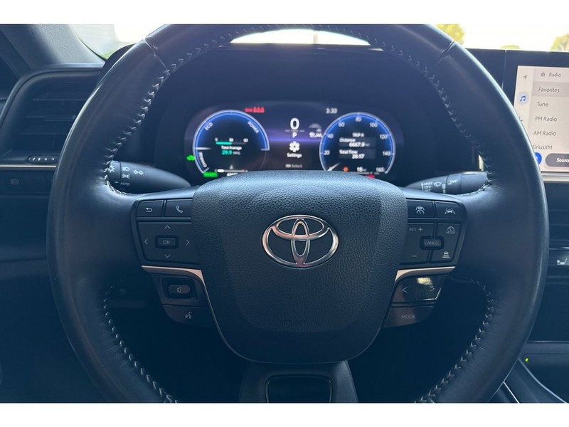 Toyota Crown Vehicle Full-screen Gallery Image 23