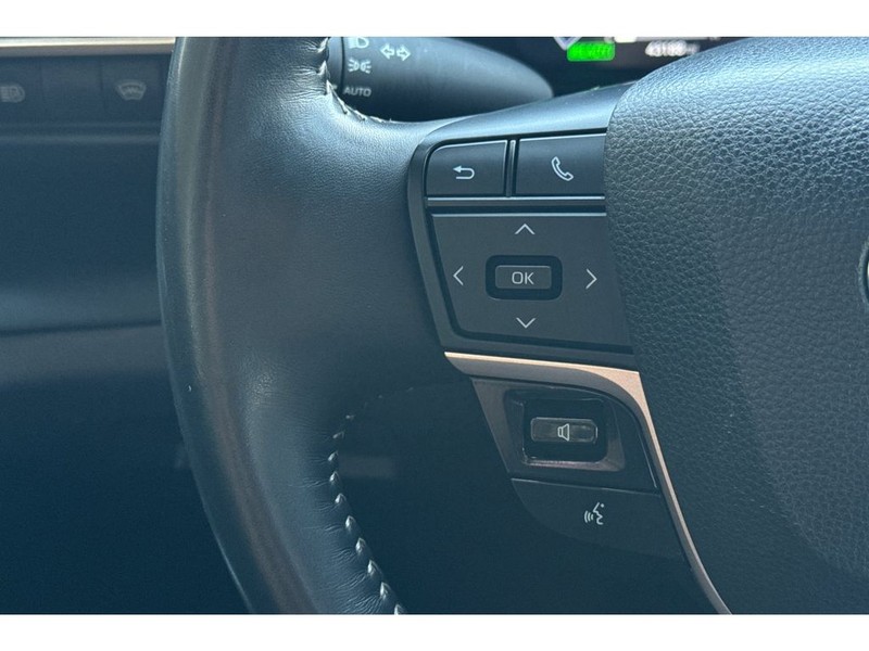 Toyota Crown Vehicle Full-screen Gallery Image 24