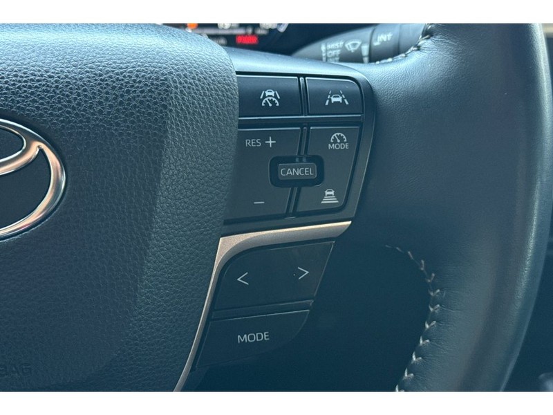 Toyota Crown Vehicle Full-screen Gallery Image 25