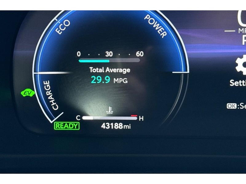 Toyota Crown Vehicle Full-screen Gallery Image 27