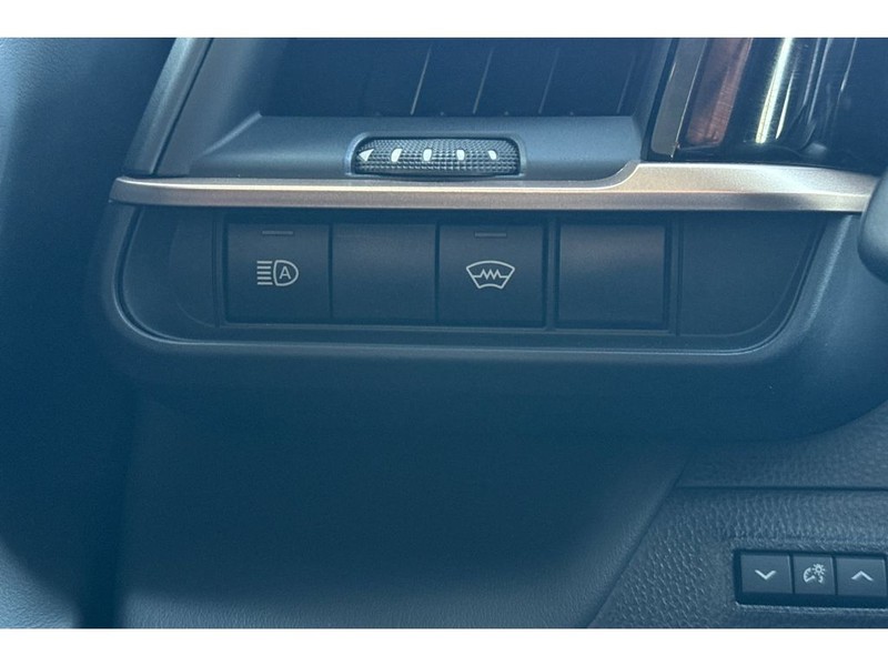 Toyota Crown Vehicle Full-screen Gallery Image 28