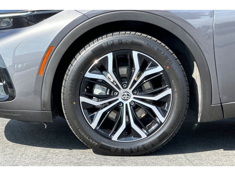 Toyota Crown Vehicle Full-screen Gallery Image 29