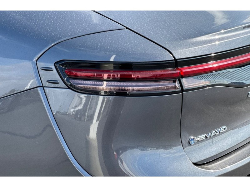 Toyota Crown Vehicle Full-screen Gallery Image 30