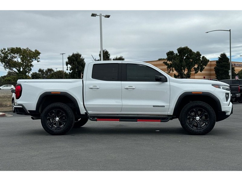 GMC Canyon Vehicle Full-screen Gallery Image 03