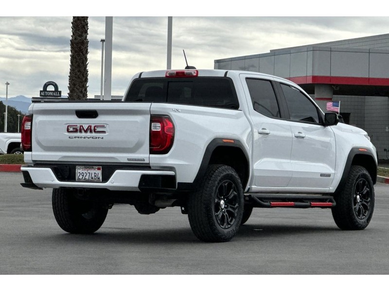 GMC Canyon Vehicle Full-screen Gallery Image 04