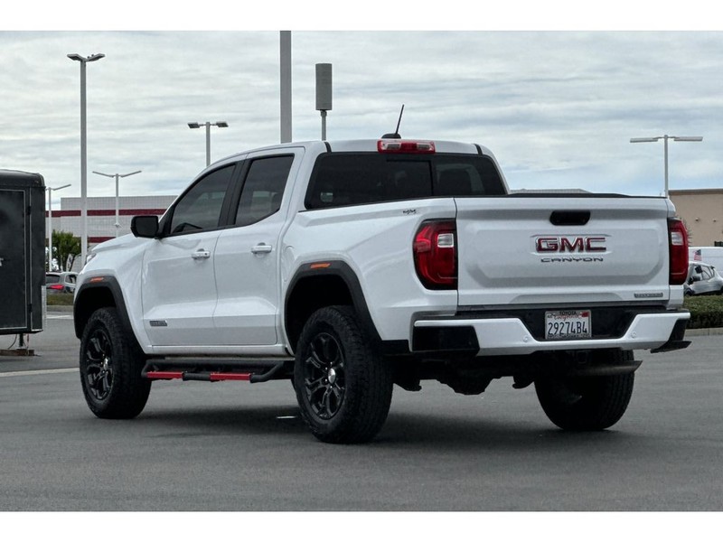 GMC Canyon Vehicle Full-screen Gallery Image 06