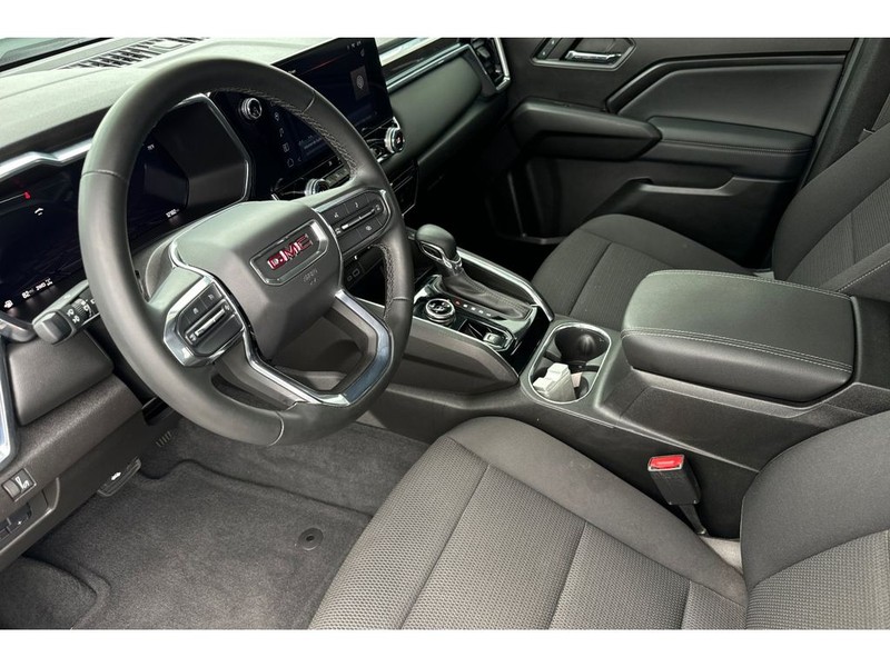GMC Canyon Vehicle Full-screen Gallery Image 10