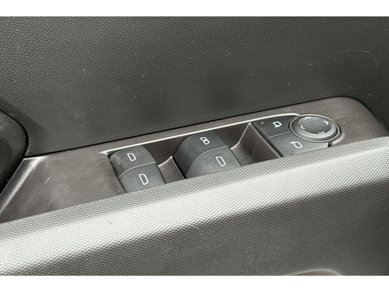 GMC Canyon Vehicle Full-screen Gallery Image 12