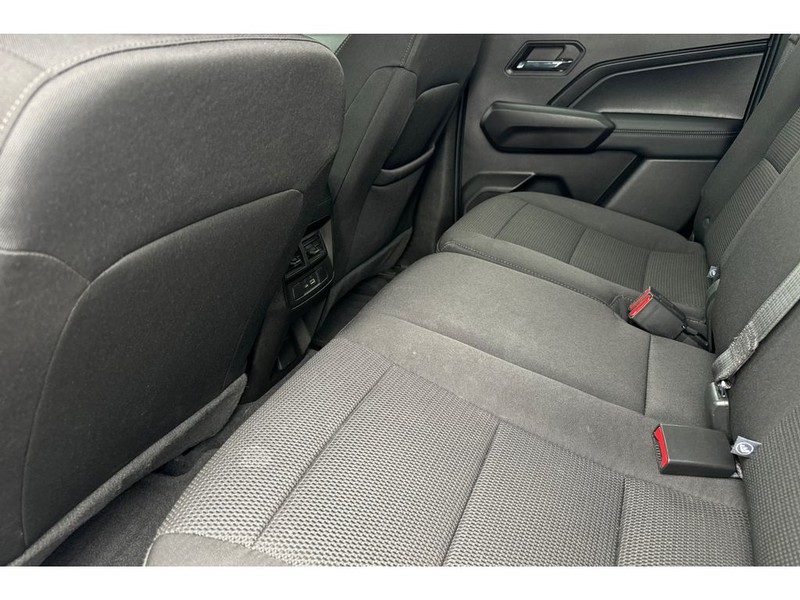 GMC Canyon Vehicle Full-screen Gallery Image 13