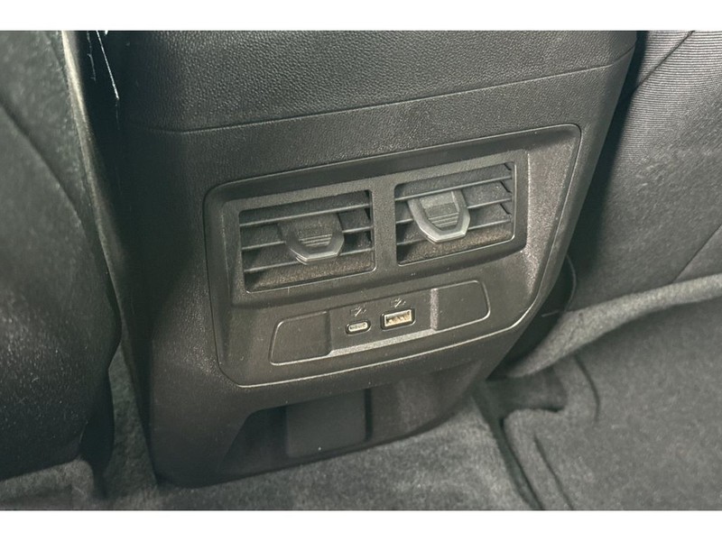 GMC Canyon Vehicle Full-screen Gallery Image 14