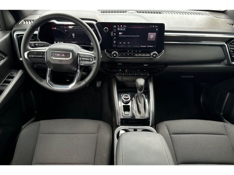 GMC Canyon Vehicle Full-screen Gallery Image 15