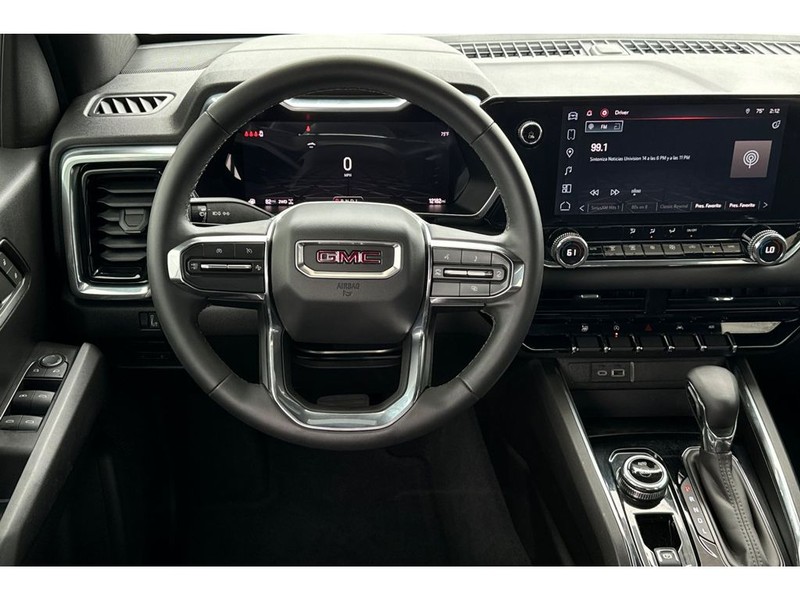 GMC Canyon Vehicle Full-screen Gallery Image 16