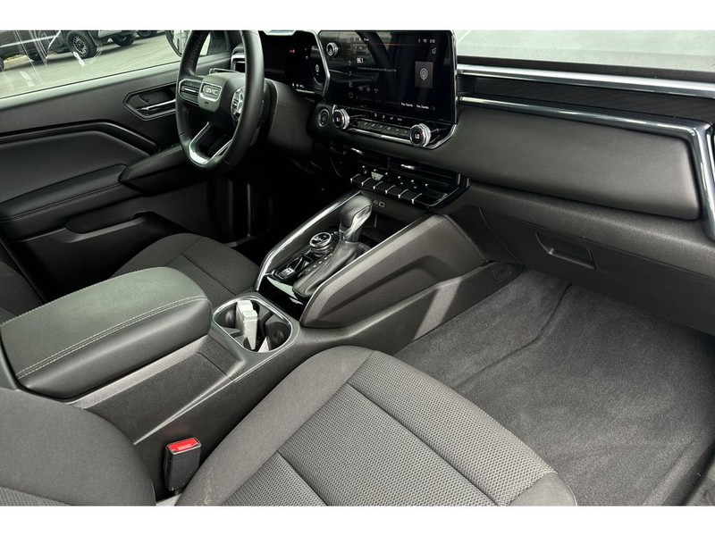 GMC Canyon Vehicle Full-screen Gallery Image 17