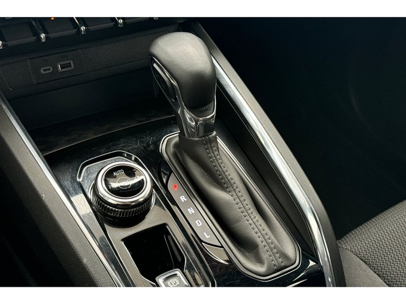 GMC Canyon Vehicle Full-screen Gallery Image 21