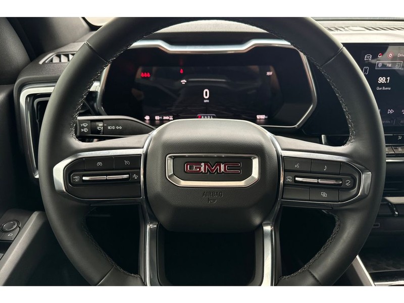 GMC Canyon Vehicle Full-screen Gallery Image 23