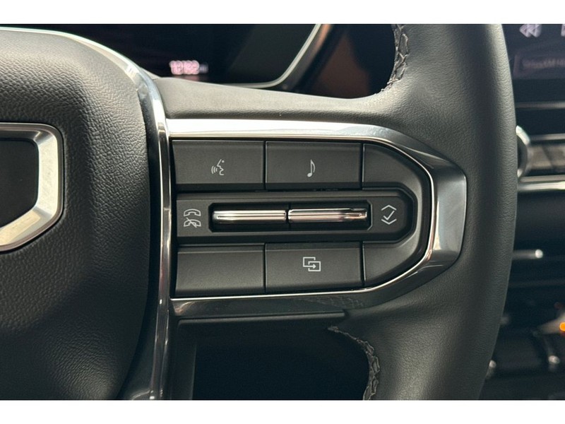 GMC Canyon Vehicle Full-screen Gallery Image 25