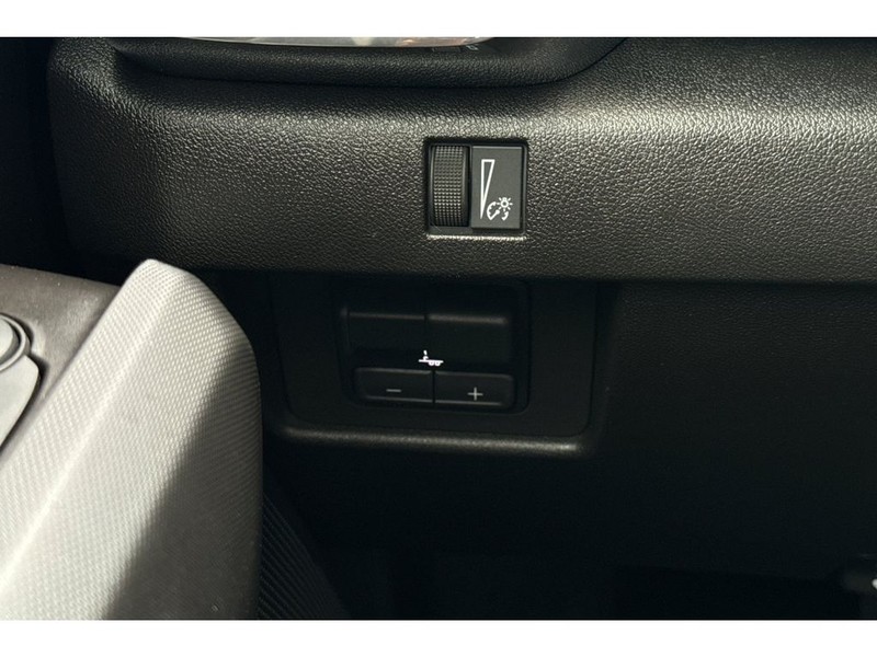 GMC Canyon Vehicle Full-screen Gallery Image 28