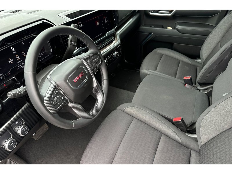 GMC Sierra Vehicle Full-screen Gallery Image 10