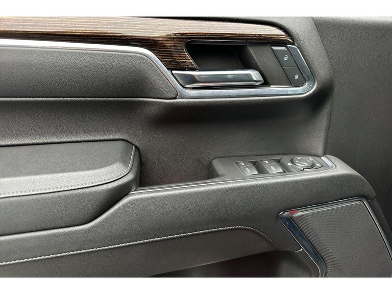 GMC Sierra Vehicle Full-screen Gallery Image 11