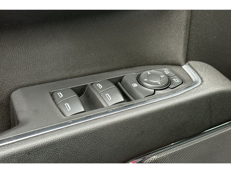 GMC Sierra Vehicle Full-screen Gallery Image 12