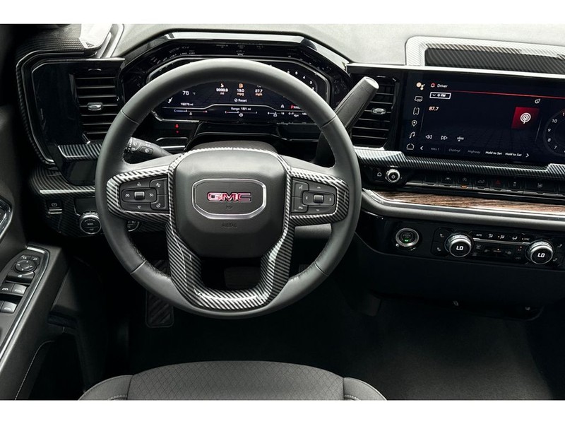 GMC Sierra Vehicle Full-screen Gallery Image 16