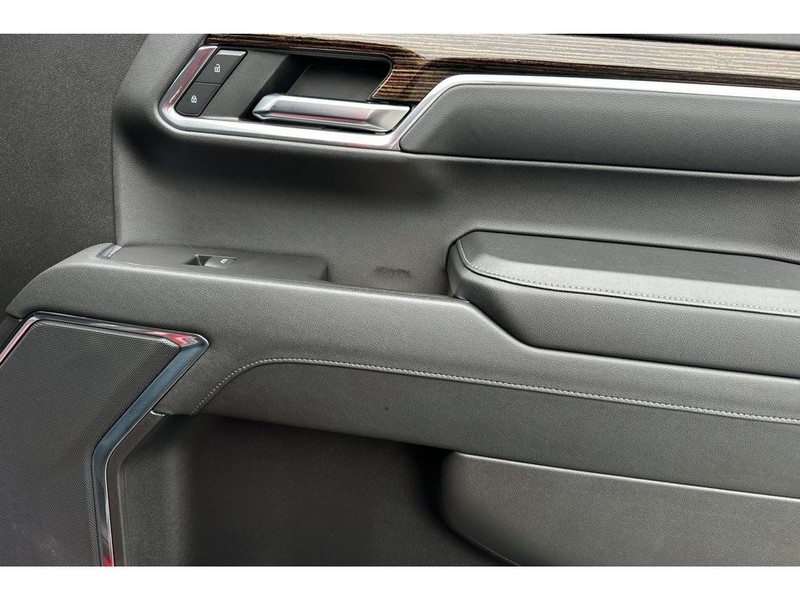 GMC Sierra Vehicle Full-screen Gallery Image 18