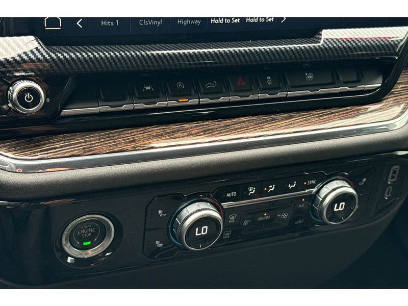 GMC Sierra Vehicle Full-screen Gallery Image 20