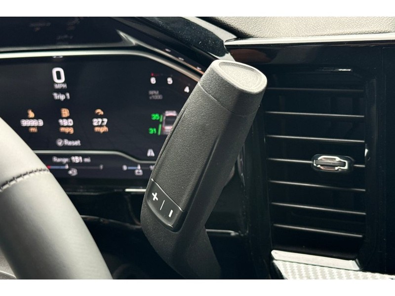 GMC Sierra Vehicle Full-screen Gallery Image 21