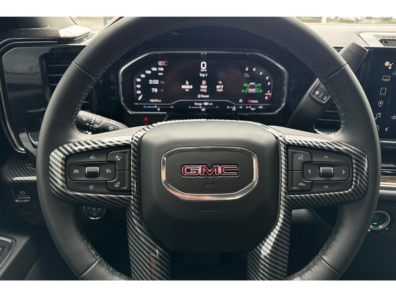 GMC Sierra Vehicle Full-screen Gallery Image 23