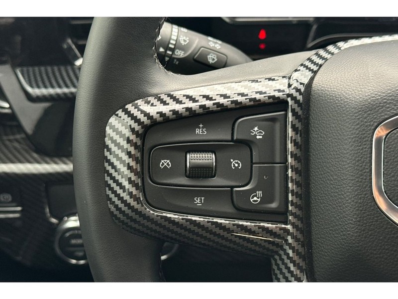 GMC Sierra Vehicle Full-screen Gallery Image 24