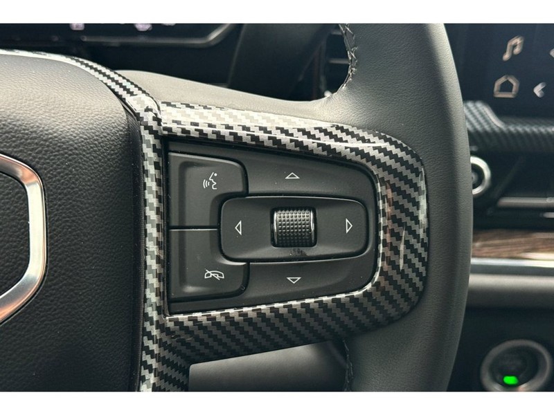 GMC Sierra Vehicle Full-screen Gallery Image 25