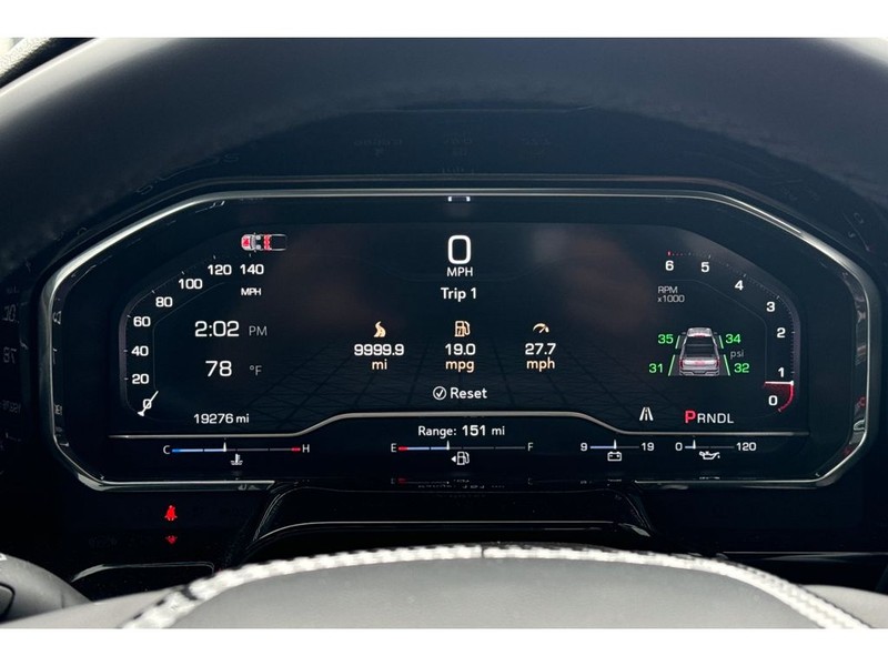 GMC Sierra Vehicle Full-screen Gallery Image 26