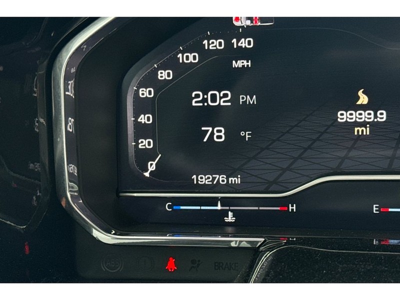 GMC Sierra Vehicle Full-screen Gallery Image 27