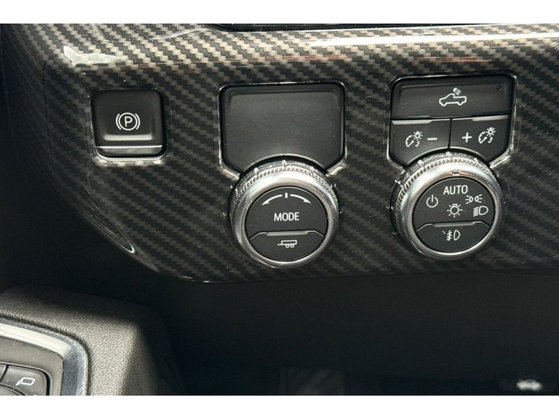 GMC Sierra Vehicle Full-screen Gallery Image 28