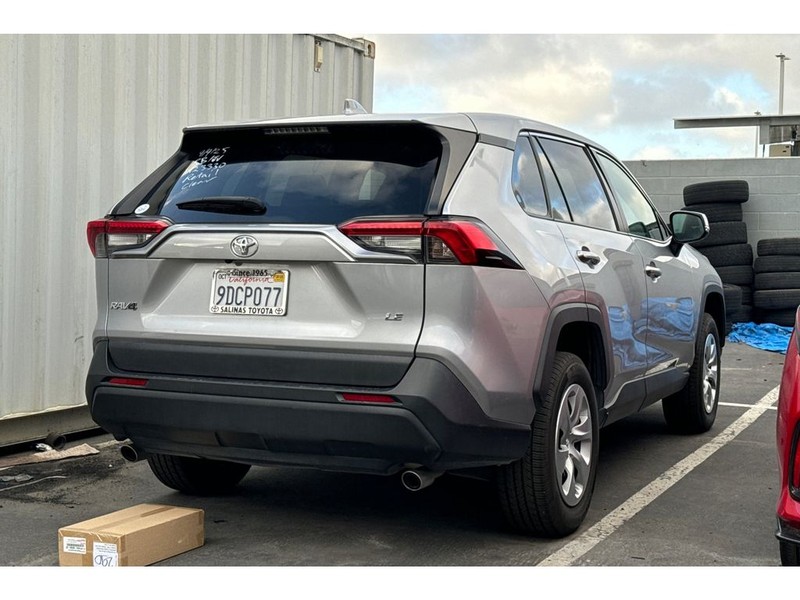 Toyota RAV4 Vehicle Full-screen Gallery Image 03