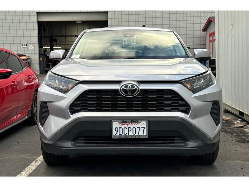 Toyota RAV4 Vehicle Full-screen Gallery Image 05