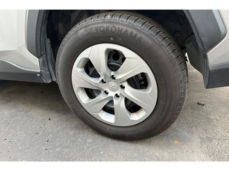 Toyota RAV4 Vehicle Full-screen Gallery Image 07