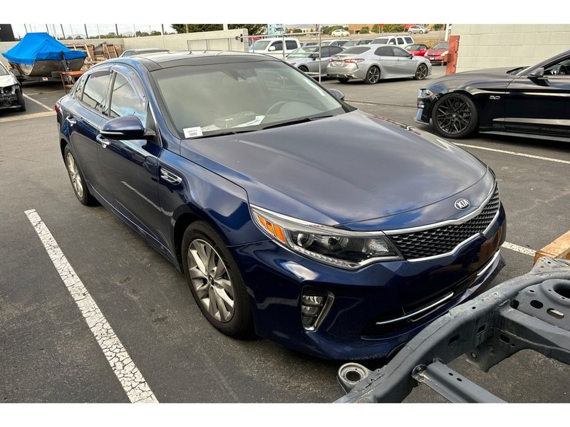 Kia Optima Vehicle Full-screen Gallery Image 02