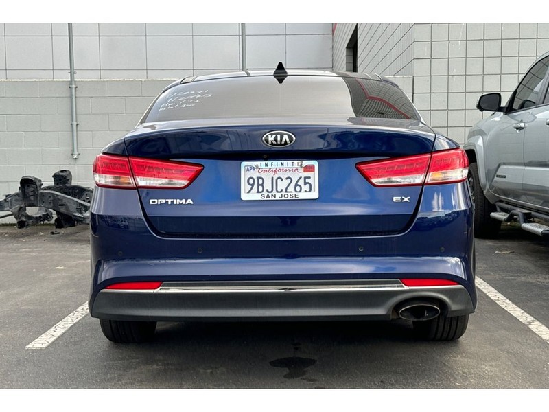 Kia Optima Vehicle Full-screen Gallery Image 04