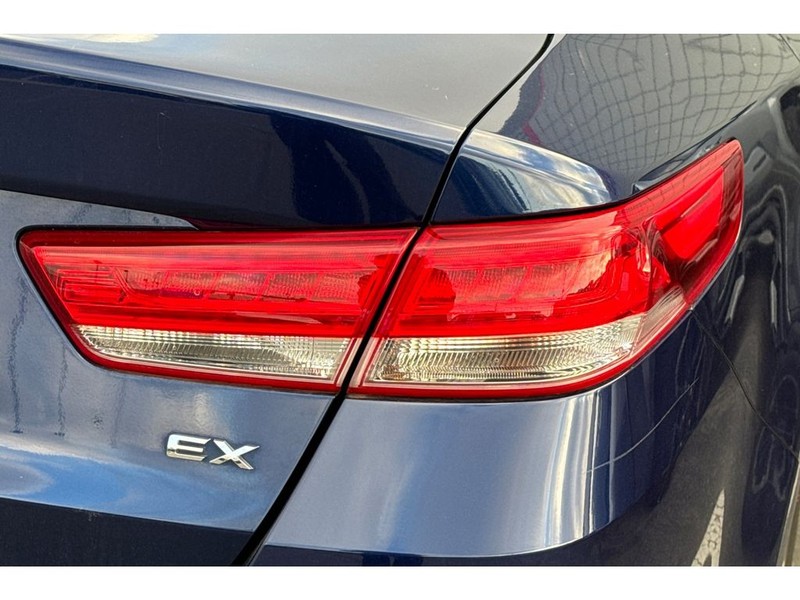 Kia Optima Vehicle Full-screen Gallery Image 05