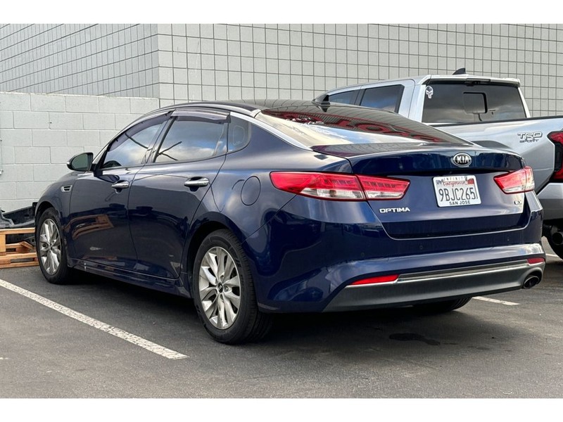 Kia Optima Vehicle Full-screen Gallery Image 07