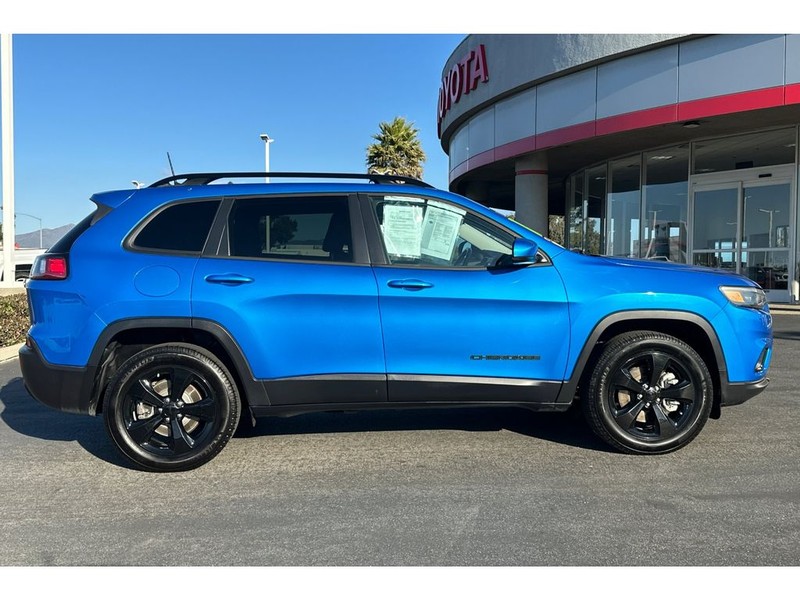 Jeep Cherokee Vehicle Full-screen Gallery Image 03