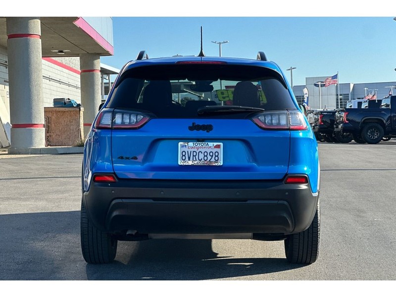Jeep Cherokee Vehicle Full-screen Gallery Image 05