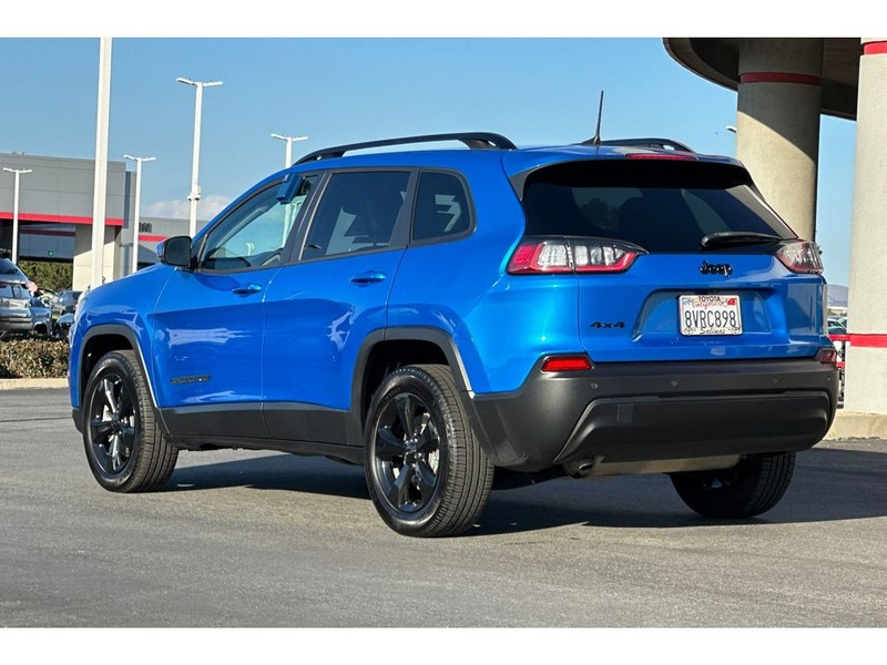 Jeep Cherokee Vehicle Full-screen Gallery Image 06