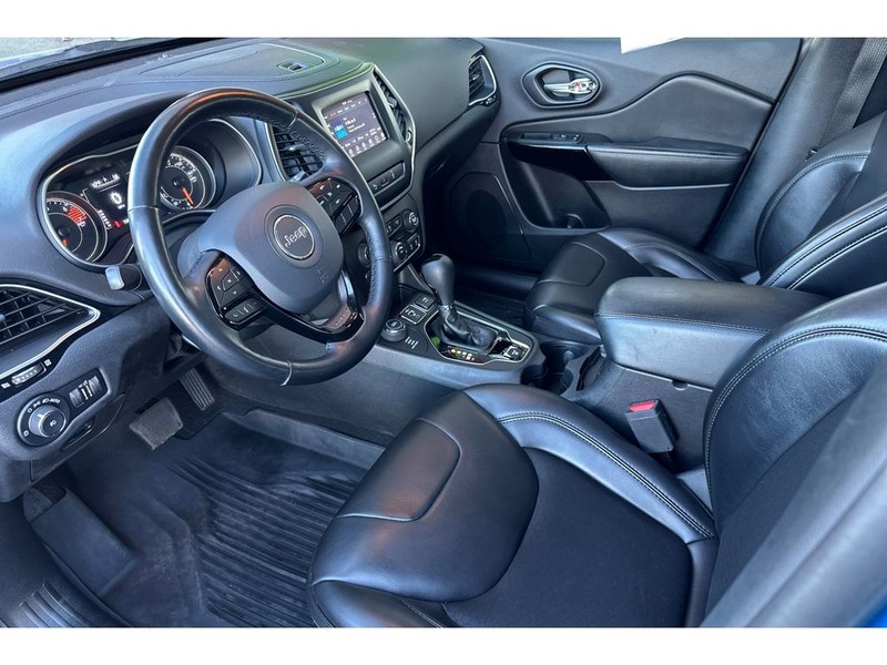 Jeep Cherokee Vehicle Full-screen Gallery Image 10