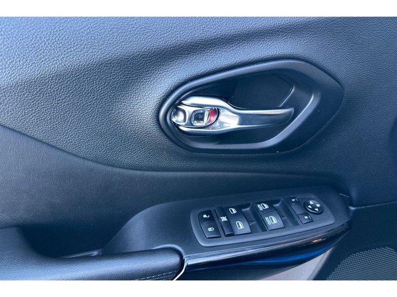 Jeep Cherokee Vehicle Full-screen Gallery Image 11